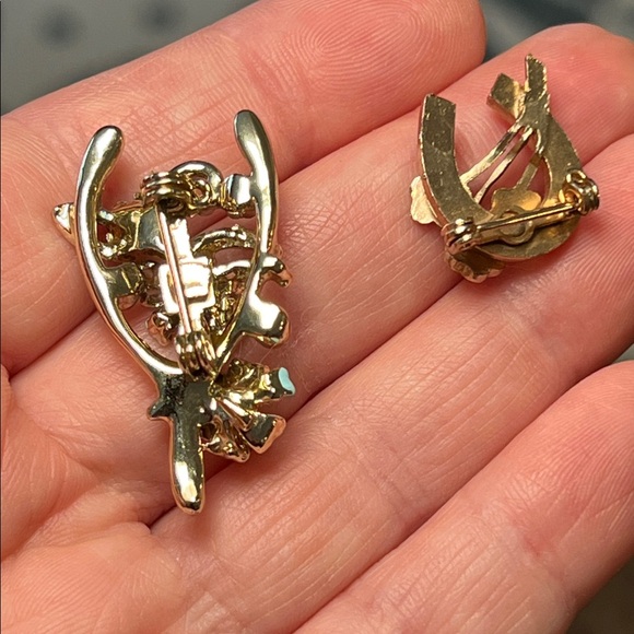 Adorable Pair of Vintage Lucky Horse Shoe Brooch and Good Luck Wishbone Brooch - Picture 2 of 4